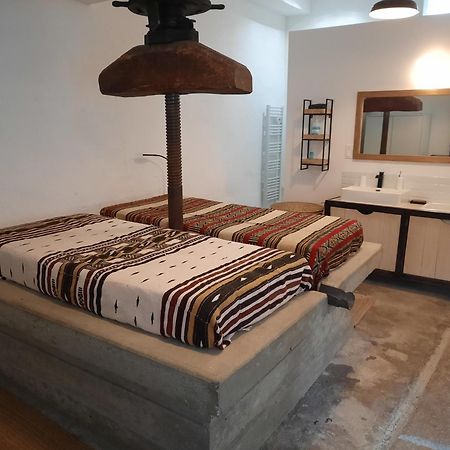 Dormir Au Pressoir Montagnieu  Ngoại thất bức ảnh