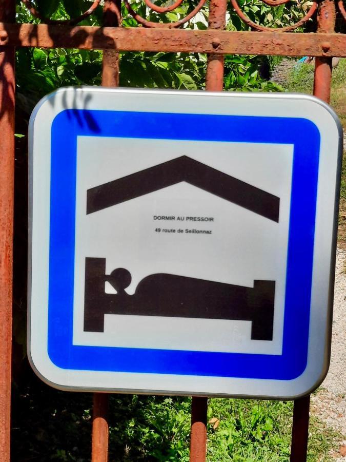 Dormir Au Pressoir Montagnieu  Ngoại thất bức ảnh