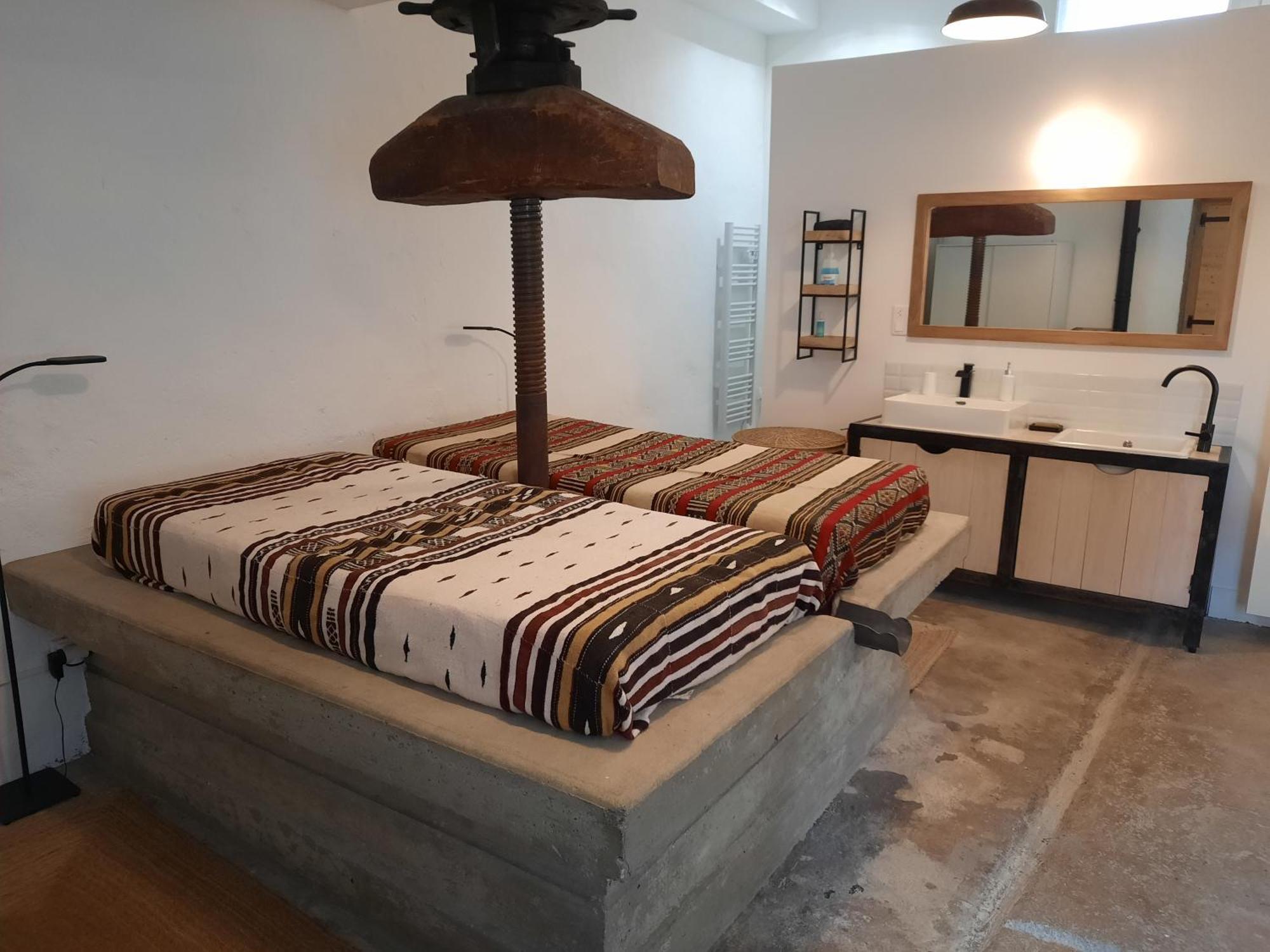 Dormir Au Pressoir Montagnieu  Ngoại thất bức ảnh
